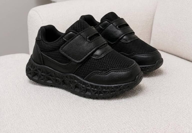 Hybrid solid sneakers